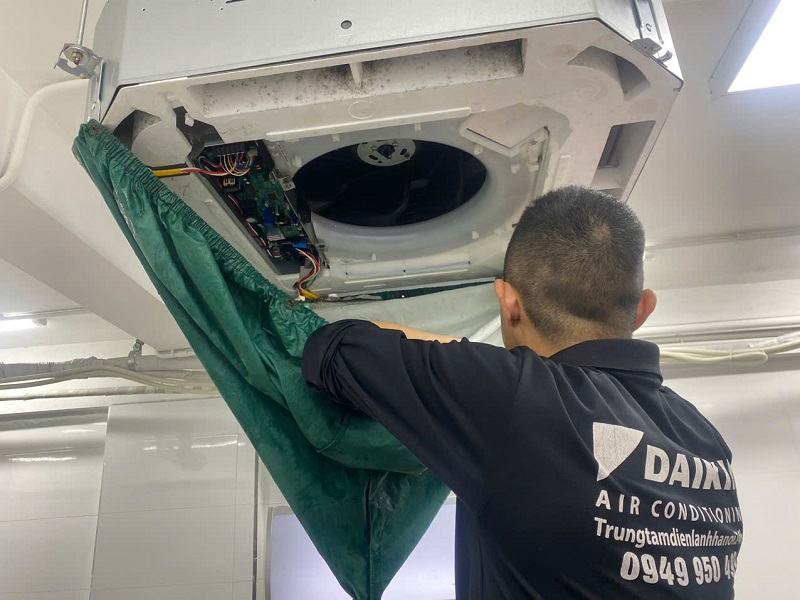Kỹ thuật vệ sinh điều hòa giá rẻ tại nhà Hà Nội