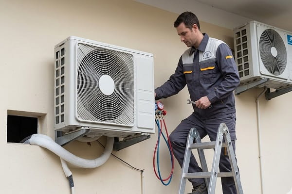 kiểm tra cục nóng điều hòa tại Phan đình giót