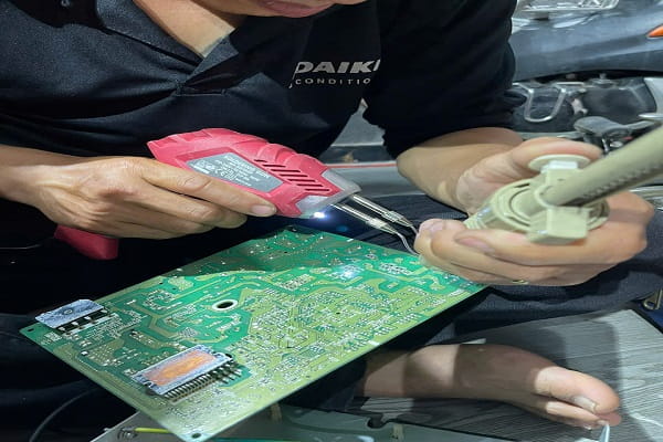 Sửa bo mạch điều hòa giá rẻ tại Ngã Tư Sở Sửa bo mạch điều hòa giá rẻ tại Ngã Tư Sở