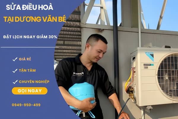 Thợ kỹ thuật chuyên nghiệp đang sửa điều hòa tại Dương Văn Bé