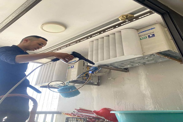 Thợ xử lý điều hòa bị chảy nước tại Hà Nội Thợ xử lý điều hòa bị chảy nước tại Hà Nội