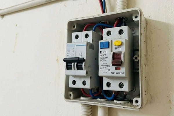Thiết bị chống giật ELCB lắp riêng cho bình nóng lạnh